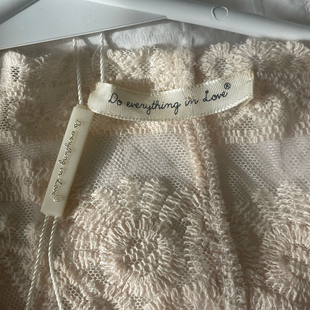 Elegant Lace Kimono in Peach and Cream. - Picture 4 of 6